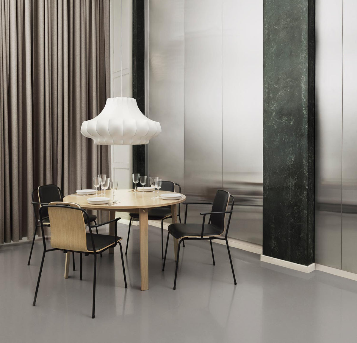 Slice Tisch Vol. 2 rund in  präsentiert im Onlineshop von KAQTU Design AG. Esstisch ist von Normann Copenhagen