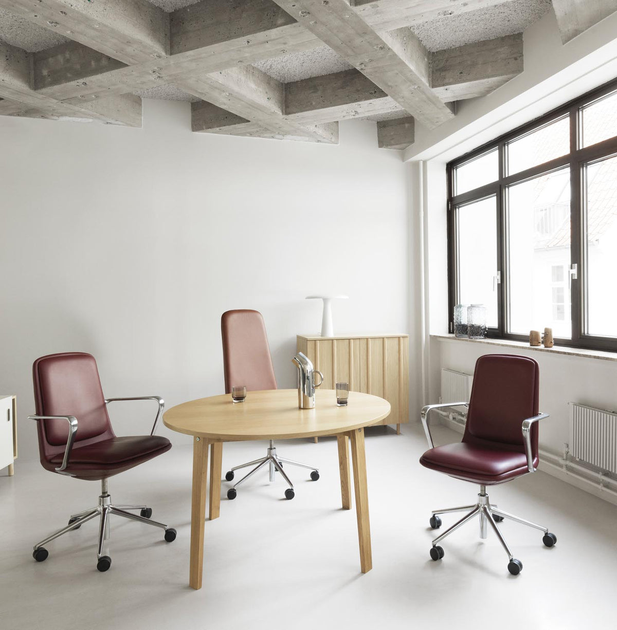 Slice Tisch Vol. 2 rund in  präsentiert im Onlineshop von KAQTU Design AG. Esstisch ist von Normann Copenhagen