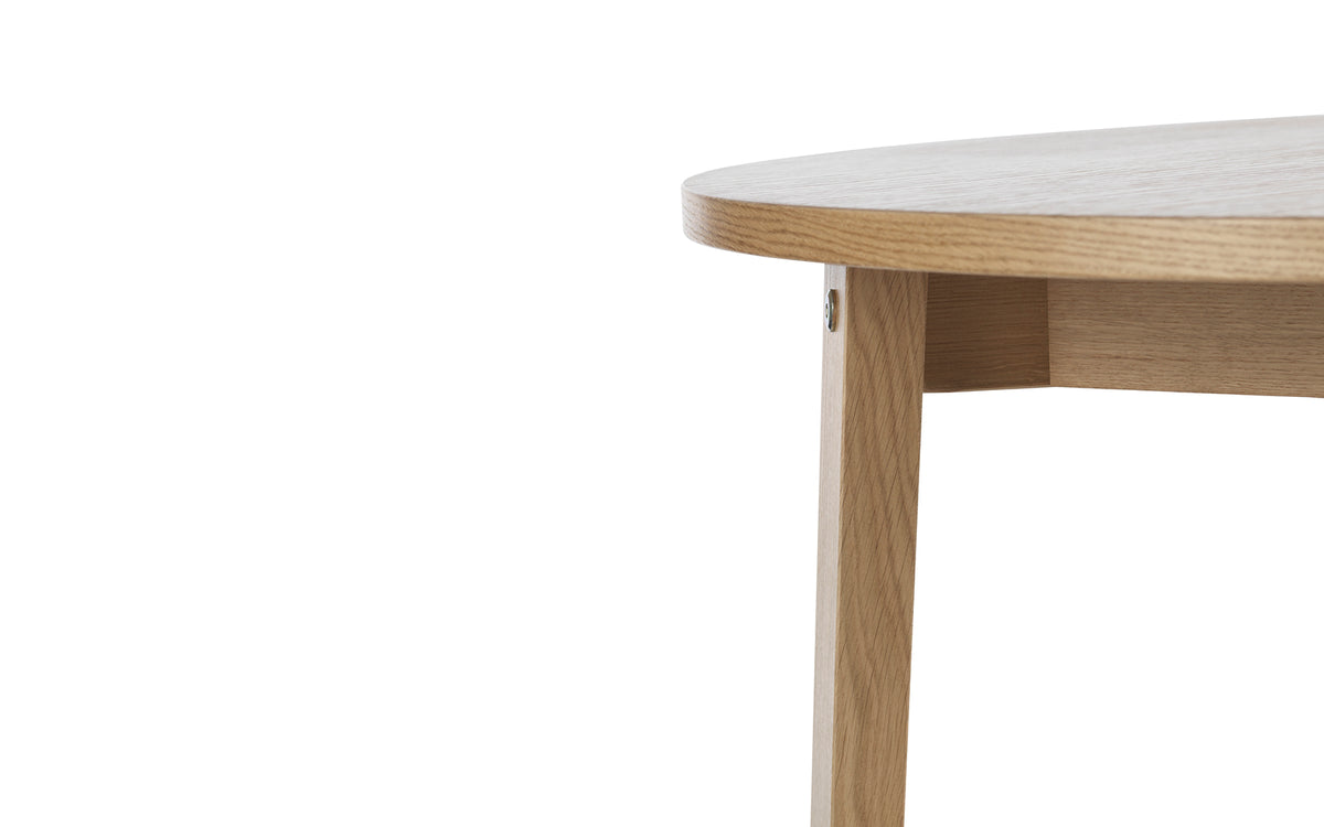 Slice Tisch vol. 2 Ø120 cm Eiche in Runder Tisch Ø120 präsentiert im Onlineshop von KAQTU Design AG. Esstisch ist von Normann Copenhagen
