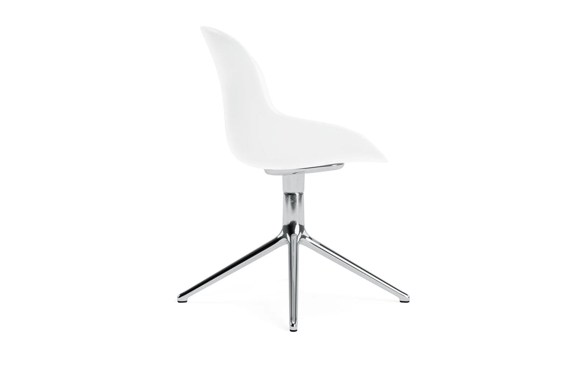 Hyg Drehstuhl in Weiss präsentiert im Onlineshop von KAQTU Design AG. Dreh-Schalenstuhl ist von Normann Copenhagen