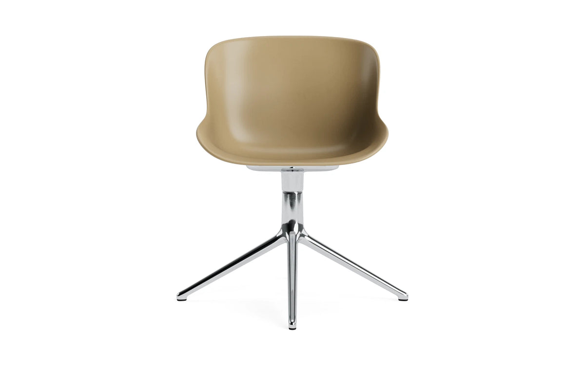 Hyg Drehstuhl Aluminium Sand in Sand präsentiert im Onlineshop von KAQTU Design AG. Bürostuhl ist von Normann Copenhagen