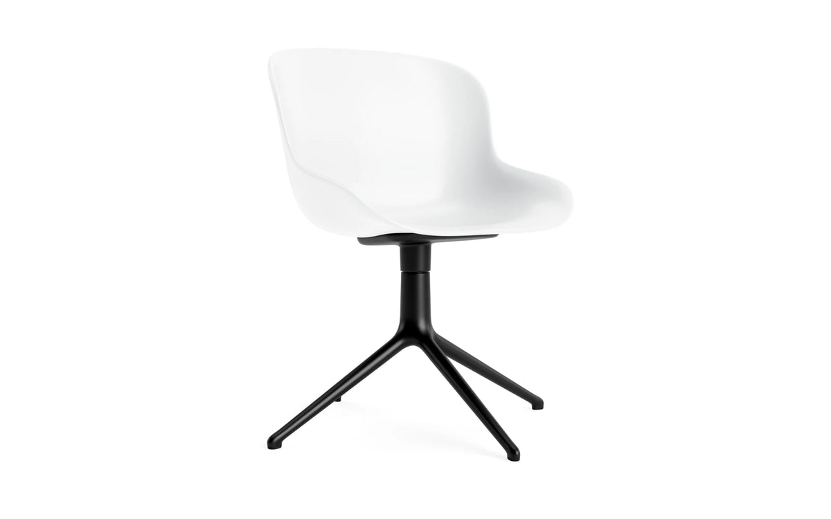 Hyg Drehstuhl Weiss/Schwartzes Aluminium in Weiss präsentiert im Onlineshop von KAQTU Design AG. Dreh-Schalenstuhl ist von Normann Copenhagen