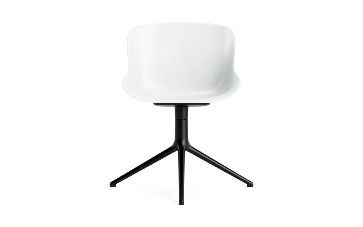 Hyg Drehstuhl Weiss/Schwartzes Aluminium in Weiss präsentiert im Onlineshop von KAQTU Design AG. Dreh-Schalenstuhl ist von Normann Copenhagen