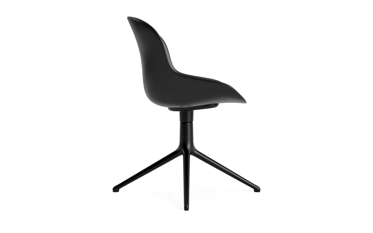 Hyg Drehstuhl in Schwartz präsentiert im Onlineshop von KAQTU Design AG. Dreh-Schalenstuhl ist von Normann Copenhagen