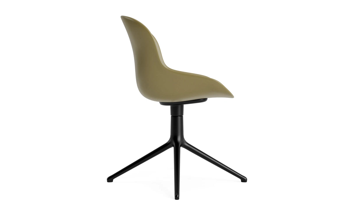 Hyg Drehstuhl Olive/Schwartzes Aluminium in Olive präsentiert im Onlineshop von KAQTU Design AG. Dreh-Schalenstuhl ist von Normann Copenhagen
