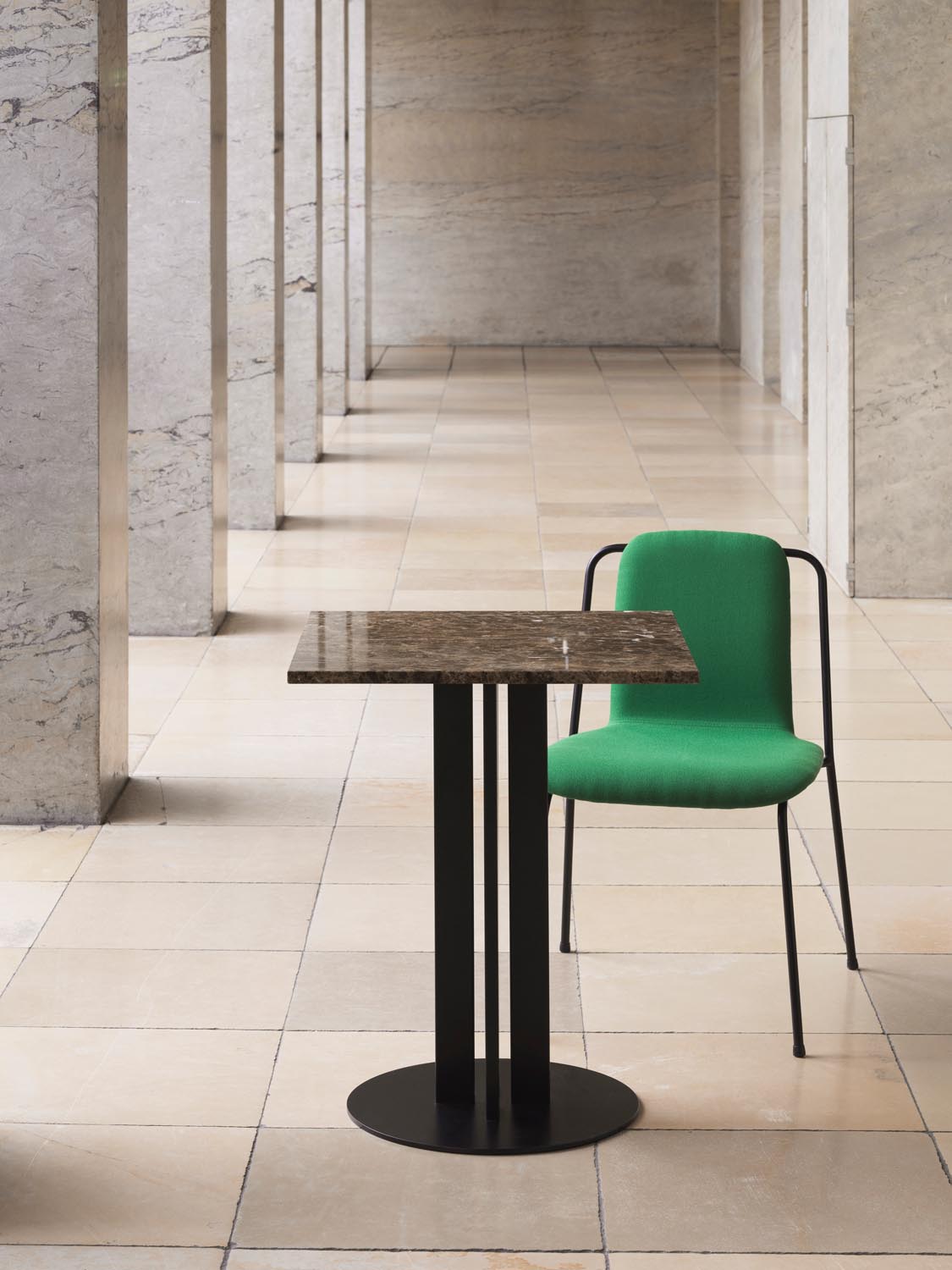 Scala Cafétisch 70x70 cm in  präsentiert im Onlineshop von KAQTU Design AG. Esstisch ist von Normann Copenhagen