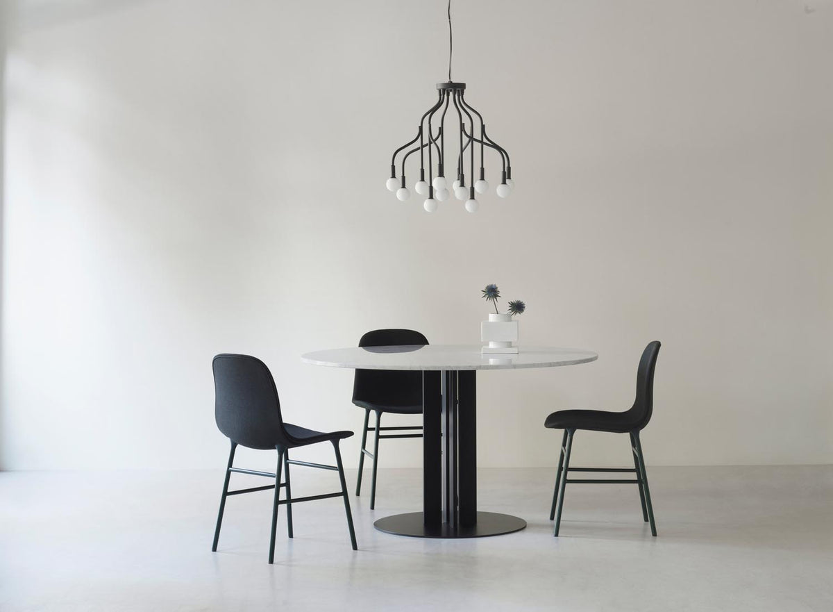 Scala Tisch H75 Ø130 cm eiche in  präsentiert im Onlineshop von KAQTU Design AG. Esstisch ist von Normann Copenhagen