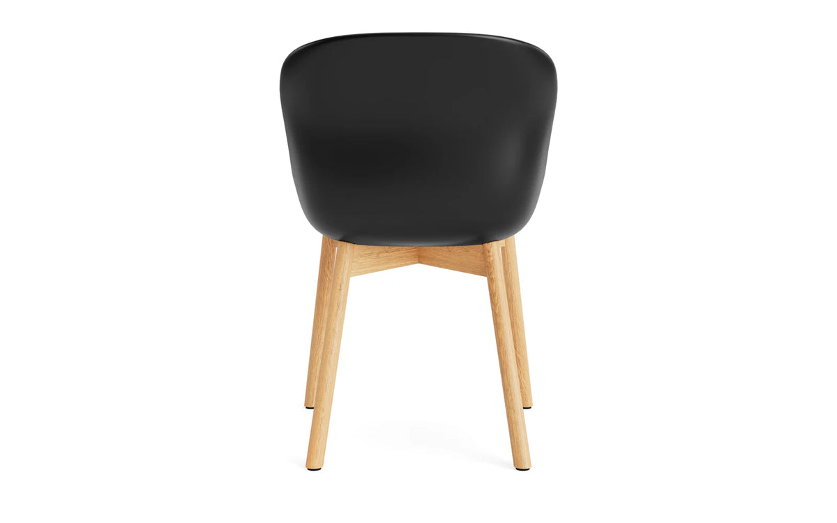 Hyg Stuhl Eiche Schwarz in Schwarz präsentiert im Onlineshop von KAQTU Design AG. Stuhl ist von Normann Copenhagen