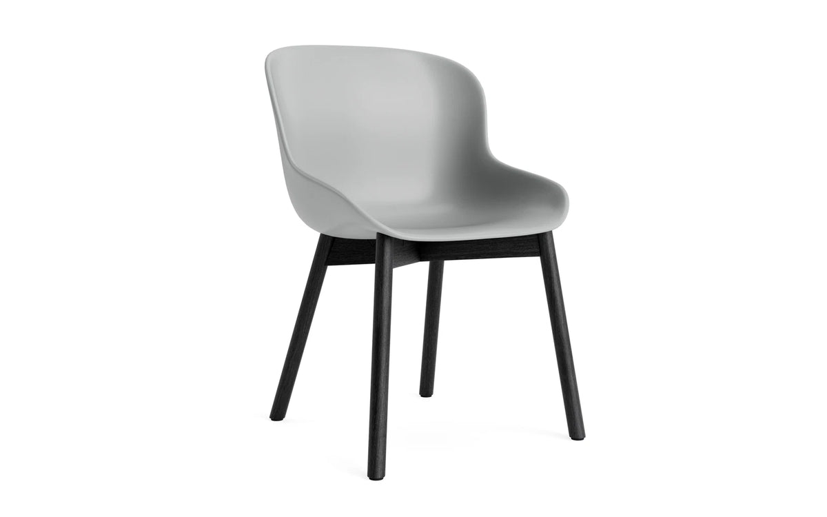Hyg Stuhl Schwarze Eiche/Grau in Grau präsentiert im Onlineshop von KAQTU Design AG. Stuhl ist von Normann Copenhagen