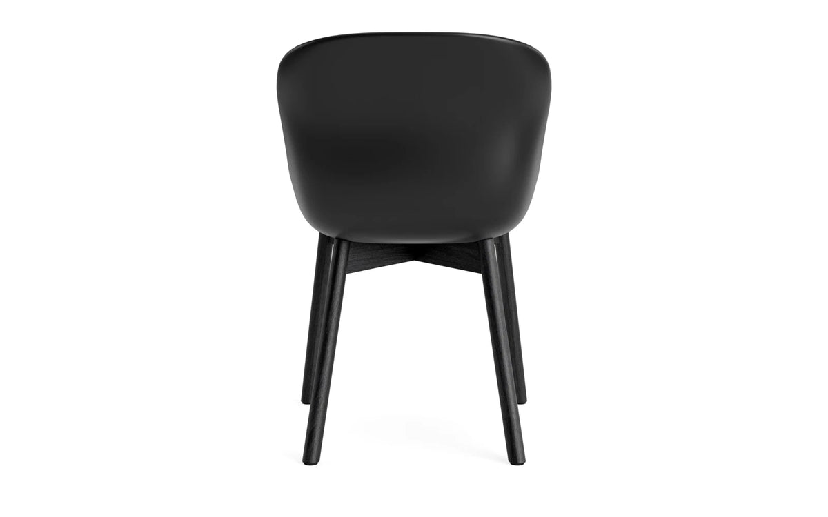 Hyg Stuhl Schwarze Eiche/Schwarz in Schwarz präsentiert im Onlineshop von KAQTU Design AG. Stuhl ist von Normann Copenhagen