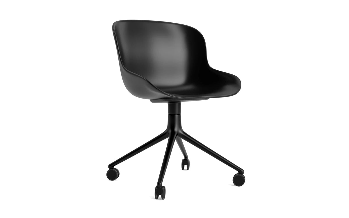 Hyg Drehstuhl 4W schwarzes Aluminium/schwarz in Schwarz präsentiert im Onlineshop von KAQTU Design AG. Drehstuhl ist von Normann Copenhagen