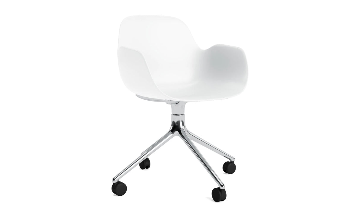Form Drehstuhl 4W Aluminium/Weiss in Weiss präsentiert im Onlineshop von KAQTU Design AG. Bürostuhl ist von Normann Copenhagen