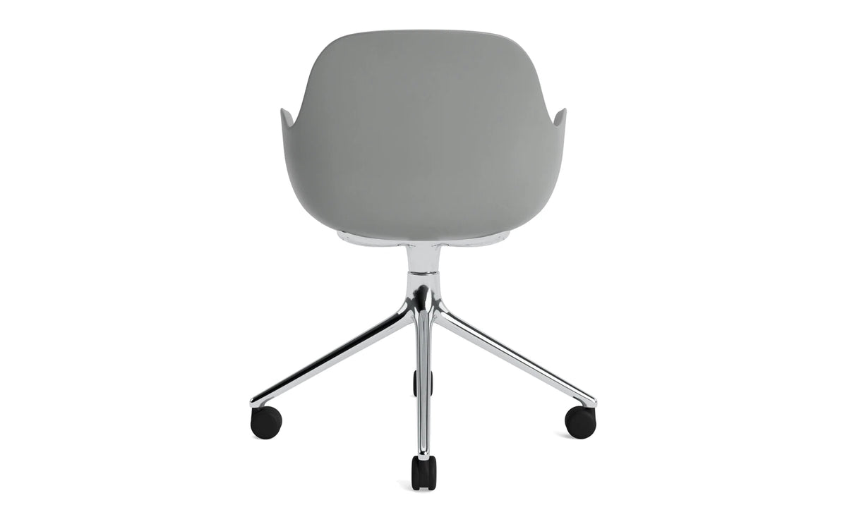 Form Drehstuhl 4W Aluminium/Grau in Grau präsentiert im Onlineshop von KAQTU Design AG. Bürostuhl ist von Normann Copenhagen