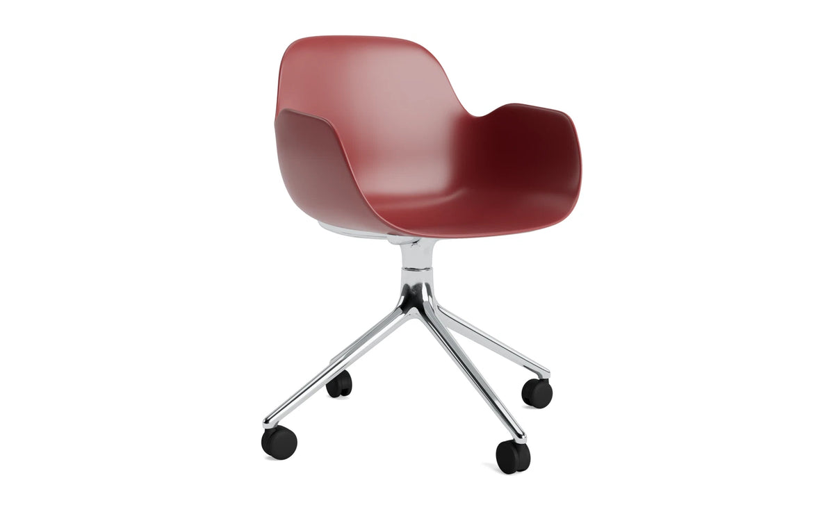 Form Drehstuhl 4W Aluminium/rot in Rot präsentiert im Onlineshop von KAQTU Design AG. Bürostuhl ist von Normann Copenhagen