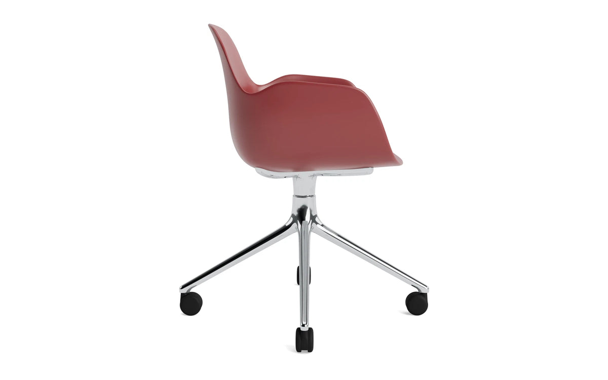 Form Drehstuhl 4W Aluminium/rot in Rot präsentiert im Onlineshop von KAQTU Design AG. Bürostuhl ist von Normann Copenhagen