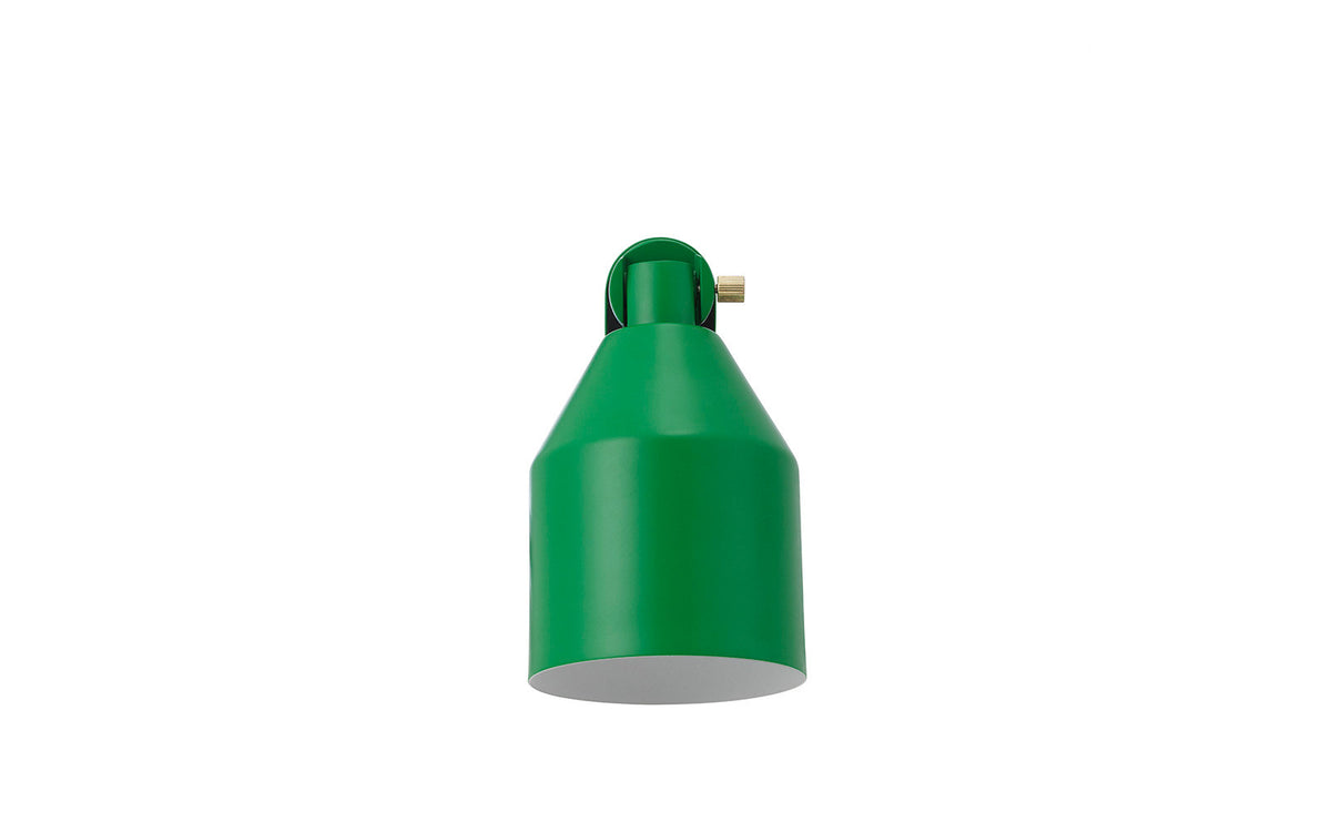 Klip Leuchte in Grün präsentiert im Onlineshop von KAQTU Design AG. Wandleuchte ist von Normann Copenhagen