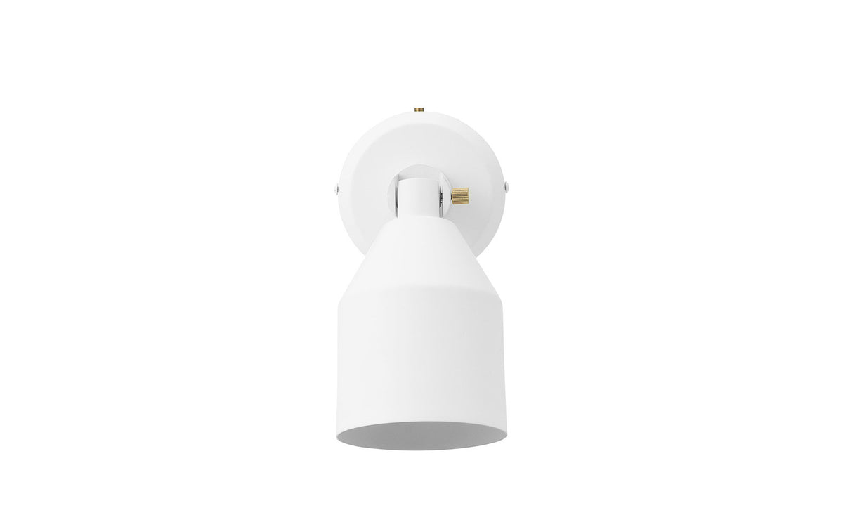 Klip Wandleuchte in Weiss präsentiert im Onlineshop von KAQTU Design AG. Wandleuchte ist von Normann Copenhagen