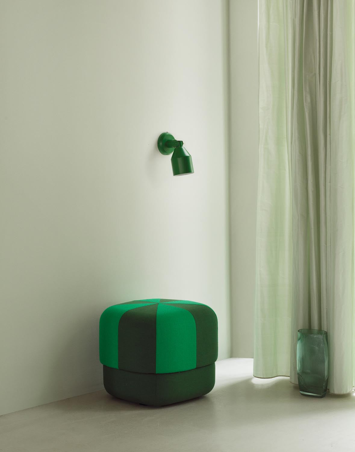 Klip Wandleuchte in  präsentiert im Onlineshop von KAQTU Design AG. Wandleuchte ist von Normann Copenhagen