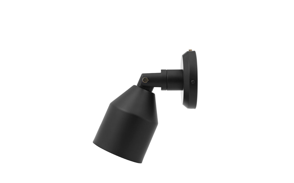 Klip Wandleuchte in Schwarz präsentiert im Onlineshop von KAQTU Design AG. Wandleuchte ist von Normann Copenhagen