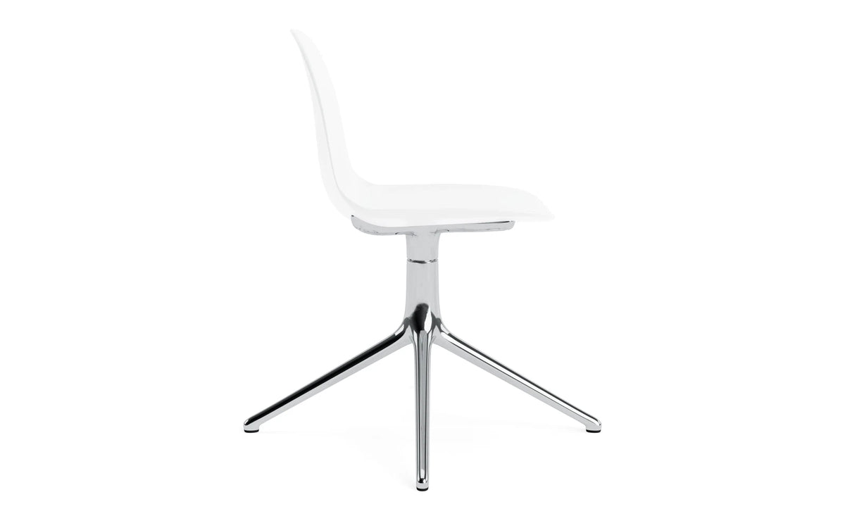 Form Drehstuhl in Weiss präsentiert im Onlineshop von KAQTU Design AG. Dreh-Schalenstuhl ist von Normann Copenhagen