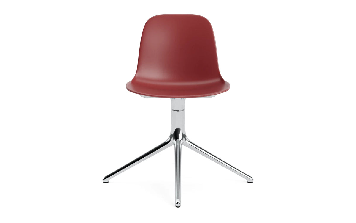 Form Drehstuhl in Rot präsentiert im Onlineshop von KAQTU Design AG. Dreh-Schalenstuhl ist von Normann Copenhagen