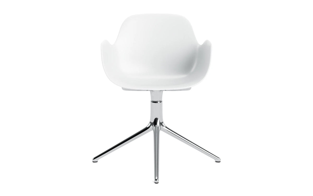 Form Drehstuhl mit Armlehne in Weiss präsentiert im Onlineshop von KAQTU Design AG. Dreh-Schalenstuhl mit Armlehnen ist von Normann Copenhagen