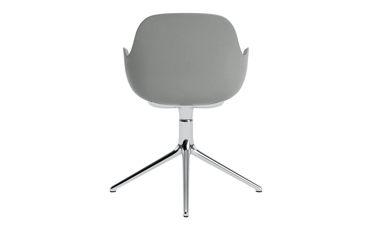 Form Drehstuhl mit Armlehne in Grau präsentiert im Onlineshop von KAQTU Design AG. Dreh-Schalenstuhl mit Armlehnen ist von Normann Copenhagen