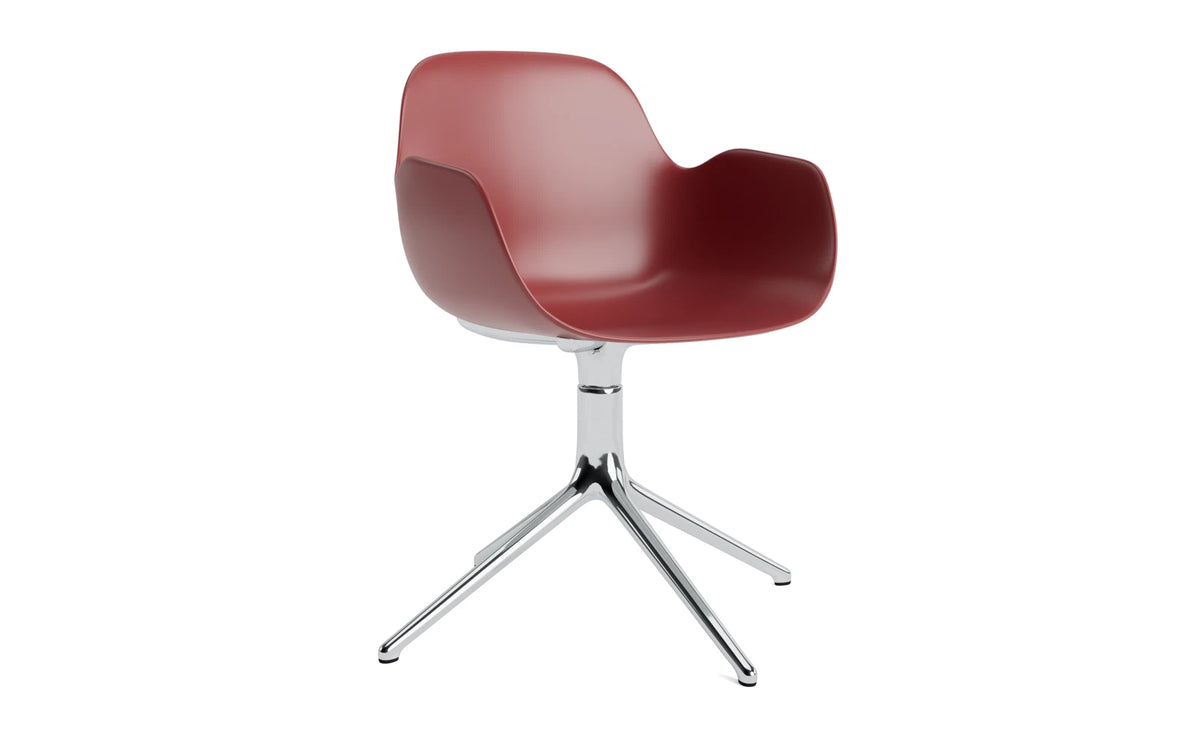 Form Drehstuhl mit Armlehne in Rot präsentiert im Onlineshop von KAQTU Design AG. Dreh-Schalenstuhl mit Armlehnen ist von Normann Copenhagen