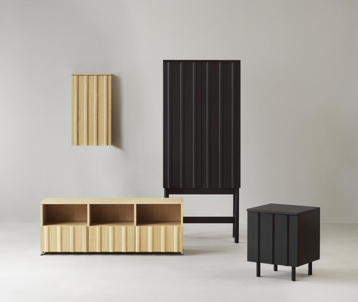 Rib Schrank in Beige präsentiert im Onlineshop von KAQTU Design AG. Cabinet ist von Normann Copenhagen
