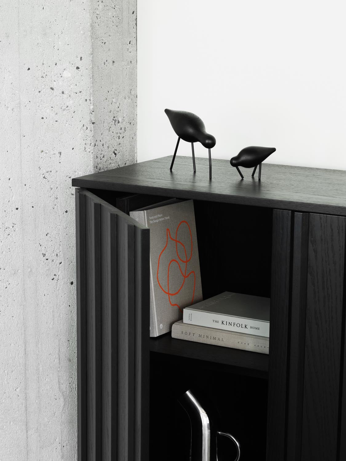 Rib Cabinet in  präsentiert im Onlineshop von KAQTU Design AG. Korpus ist von Normann Copenhagen