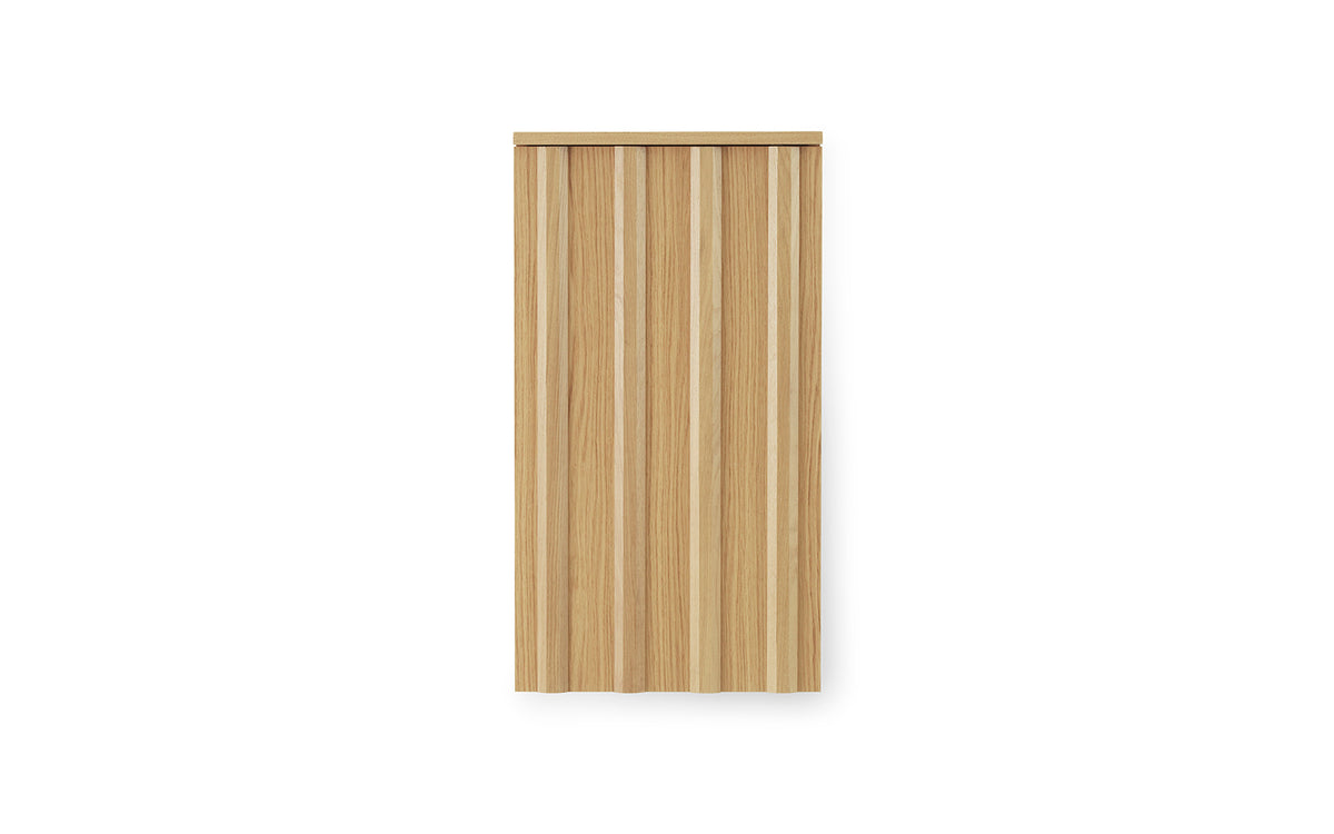 Rib Hängeschrank in Eiche  präsentiert im Onlineshop von KAQTU Design AG. Wandschrank ist von Normann Copenhagen