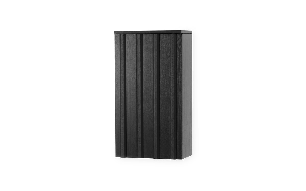 Rib Hängeschrank in Warmes schwarz präsentiert im Onlineshop von KAQTU Design AG. Wandschrank ist von Normann Copenhagen