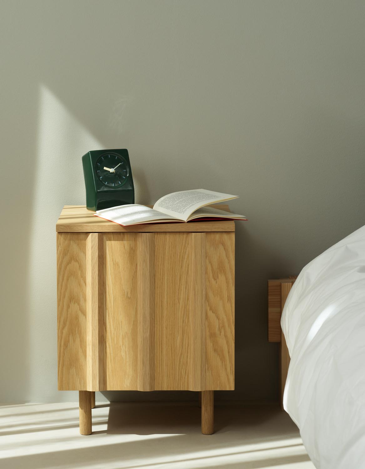 Rib Nachttisch in Eiche präsentiert im Onlineshop von KAQTU Design AG. Nachttisch ist von Normann Copenhagen