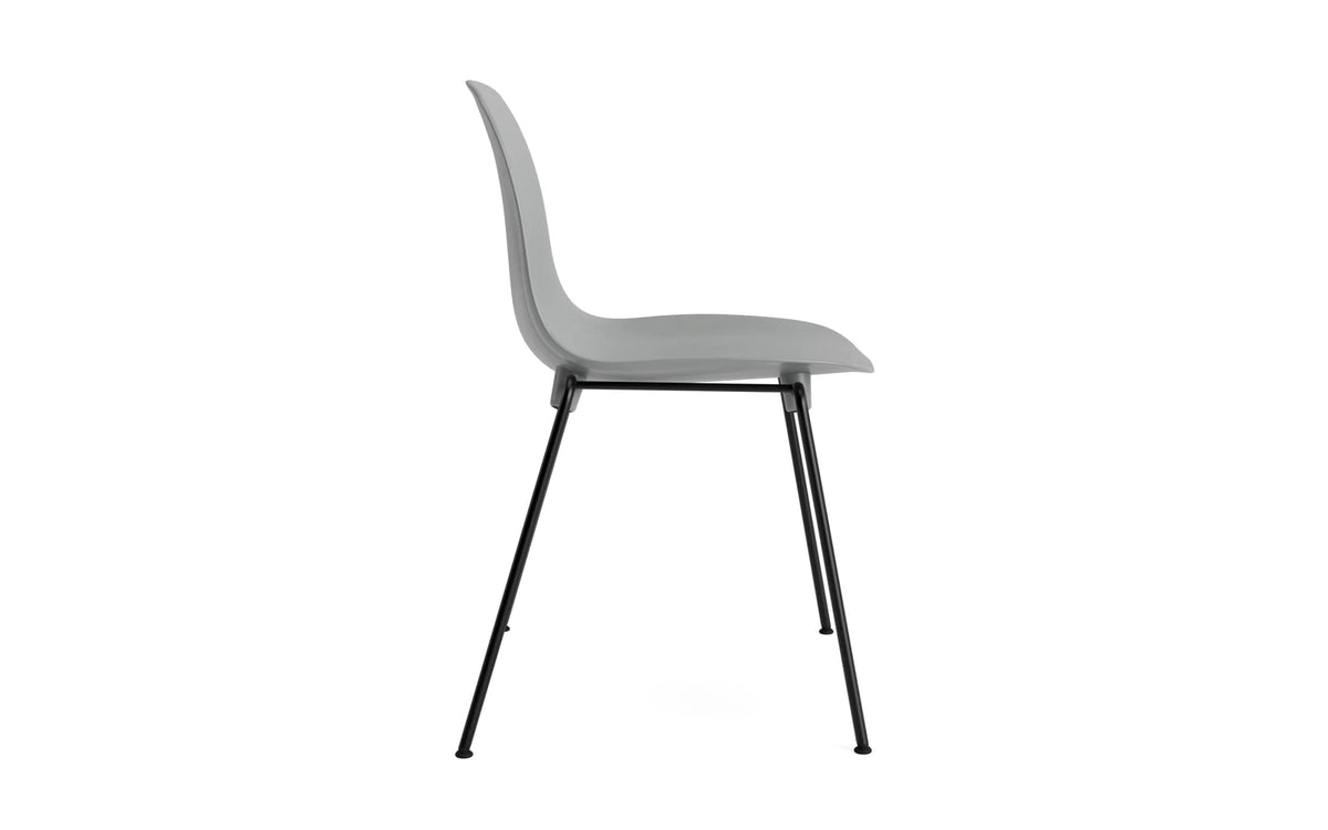 Form Stapelstuhl in Grau präsentiert im Onlineshop von KAQTU Design AG. Stuhl ist von Normann Copenhagen
