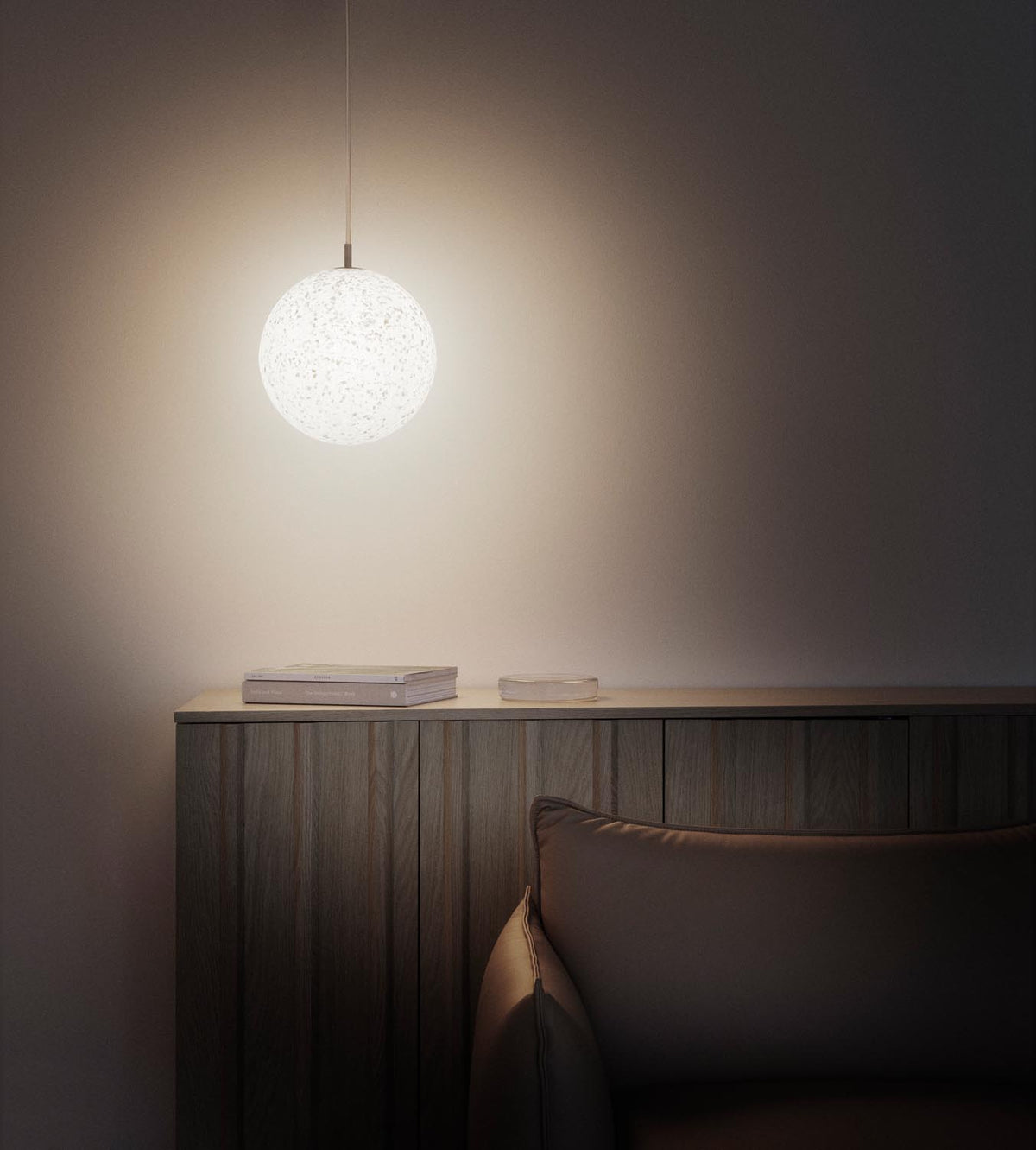 Pix Lampe Ø30 in White präsentiert im Onlineshop von KAQTU Design AG. Pendelleuchte ist von Normann Copenhagen