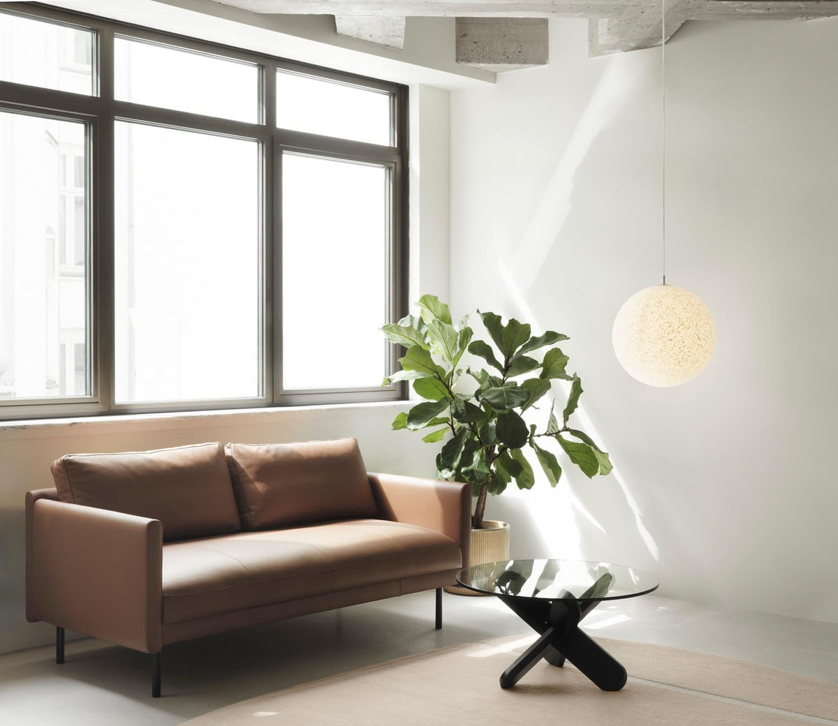 Pix Lampe Ø30 in White präsentiert im Onlineshop von KAQTU Design AG. Pendelleuchte ist von Normann Copenhagen
