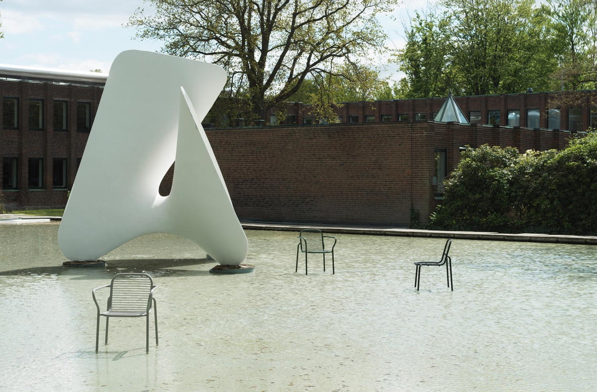 Vig Stuhl in Dunkelgrün präsentiert im Onlineshop von KAQTU Design AG. Gartenstuhl ist von Normann Copenhagen