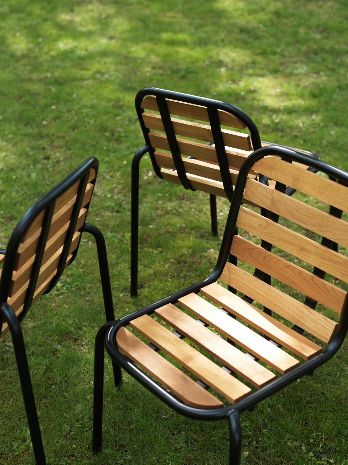 Vig Robinia Stuhl in  präsentiert im Onlineshop von KAQTU Design AG. Gartenstuhl ist von Normann Copenhagen