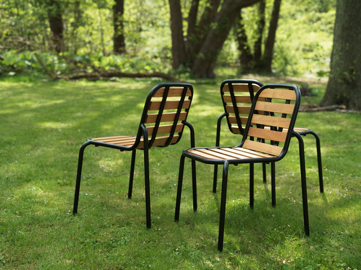 Vig Robinia Stuhl in  präsentiert im Onlineshop von KAQTU Design AG. Gartenstuhl ist von Normann Copenhagen
