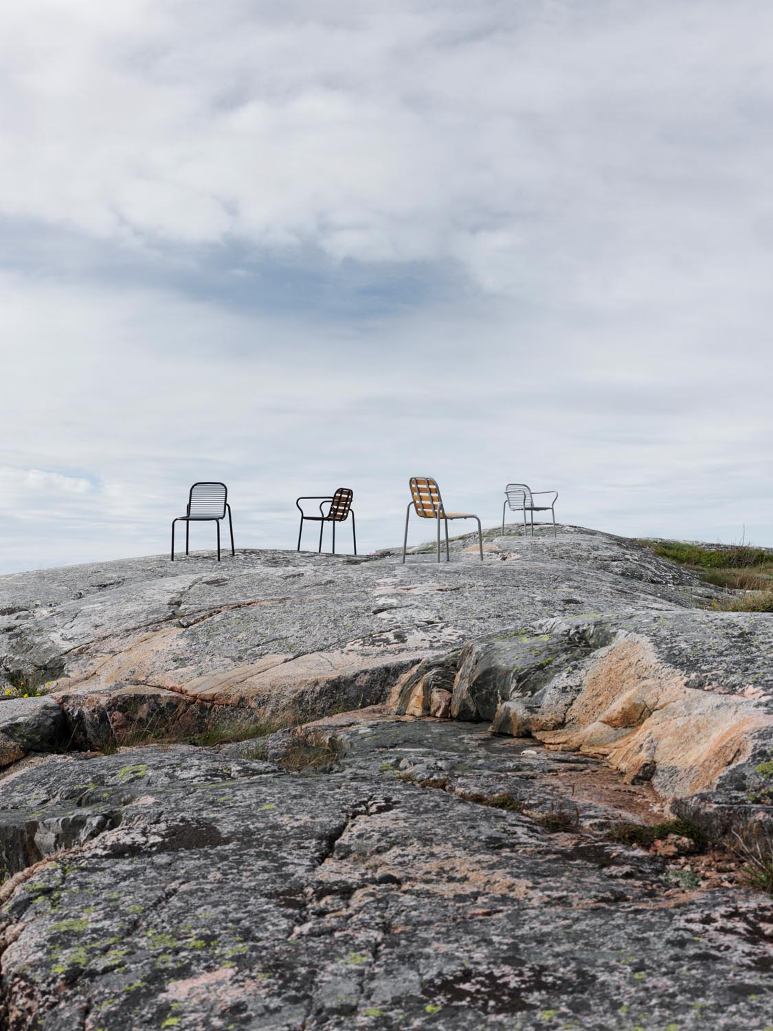 Vig Robinia Stuhl in Dunkelgrün präsentiert im Onlineshop von KAQTU Design AG. Gartenstuhl ist von Normann Copenhagen