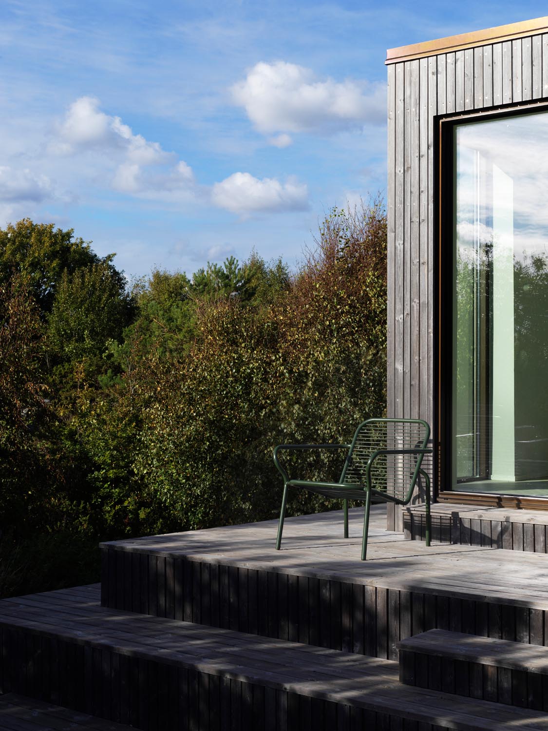 Vig Loungesessel in  präsentiert im Onlineshop von KAQTU Design AG. Outdoor-Sessel mit Armlehnen ist von Normann Copenhagen