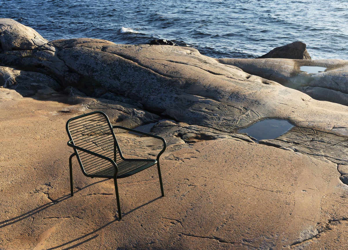 Vig Loungesessel in  präsentiert im Onlineshop von KAQTU Design AG. Outdoor-Sessel mit Armlehnen ist von Normann Copenhagen