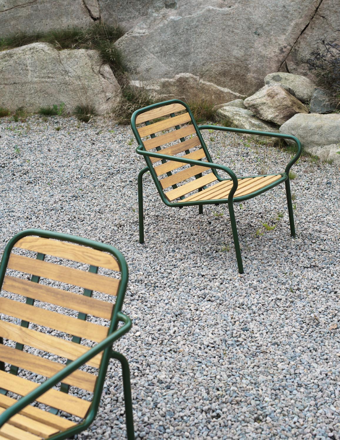 Vig Robinia Loungesessel in  präsentiert im Onlineshop von KAQTU Design AG. Outdoor-Sessel mit Armlehnen ist von Normann Copenhagen
