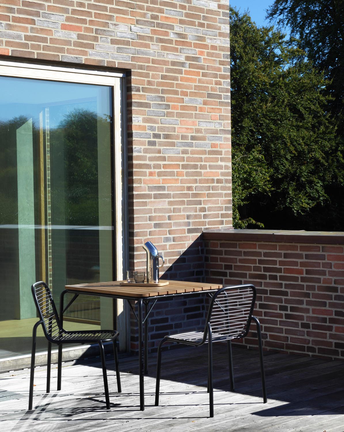 Vig Tisch 90 x 90 cm in Schwarz präsentiert im Onlineshop von KAQTU Design AG. Gartentisch ist von Normann Copenhagen