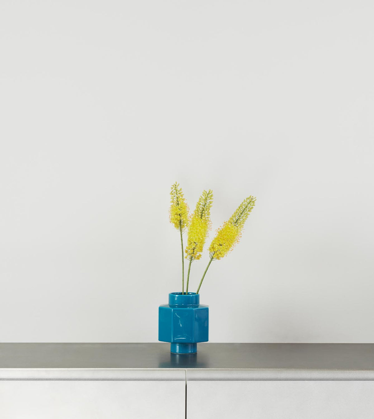 Deko Object H5 in Petrol Blue präsentiert im Onlineshop von KAQTU Design AG. Kunstgegenstände ist von Normann Copenhagen