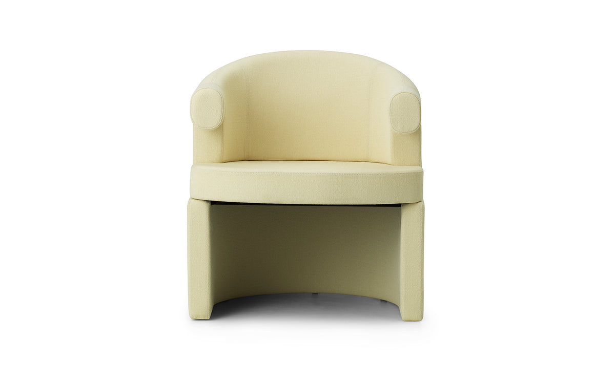 Burra Stuhl in Vidar 1511 präsentiert im Onlineshop von KAQTU Design AG. Stuhl mit Armlehne ist von Normann Copenhagen