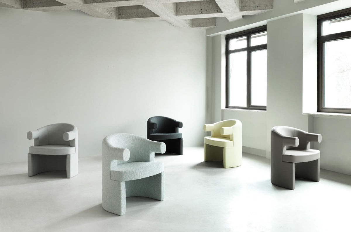 Burra Stuhl in Ultra 41599 präsentiert im Onlineshop von KAQTU Design AG. Stuhl mit Armlehne ist von Normann Copenhagen