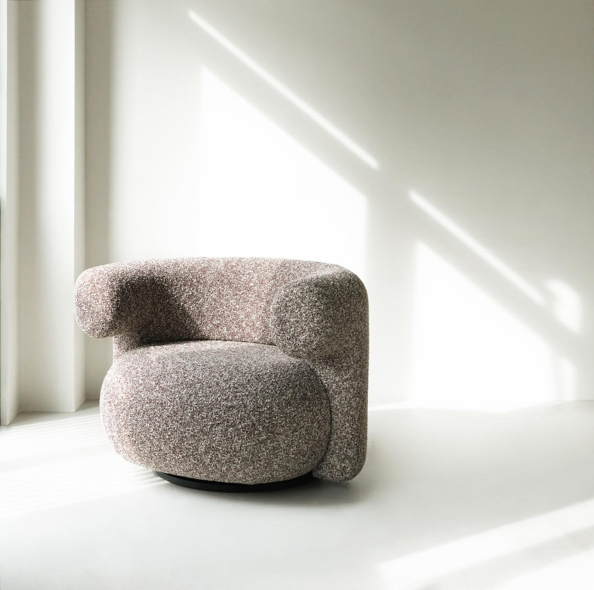 Burra Lounge-Sessel mit Rückdrehfunktion Remix in Remix 133 präsentiert im Onlineshop von KAQTU Design AG. Drehsessel ist von Normann Copenhagen
