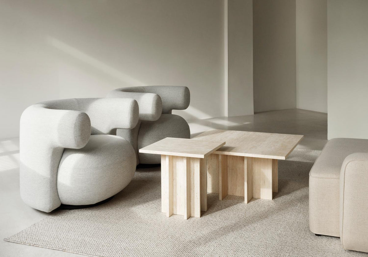 Edge Couchtisch Gross Travertin in  präsentiert im Onlineshop von KAQTU Design AG. Couchtisch ist von Normann Copenhagen