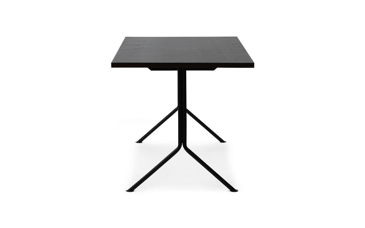 Kip Schreibtisch in Dunkelbraun präsentiert im Onlineshop von KAQTU Design AG. Schreibtisch ist von Normann Copenhagen